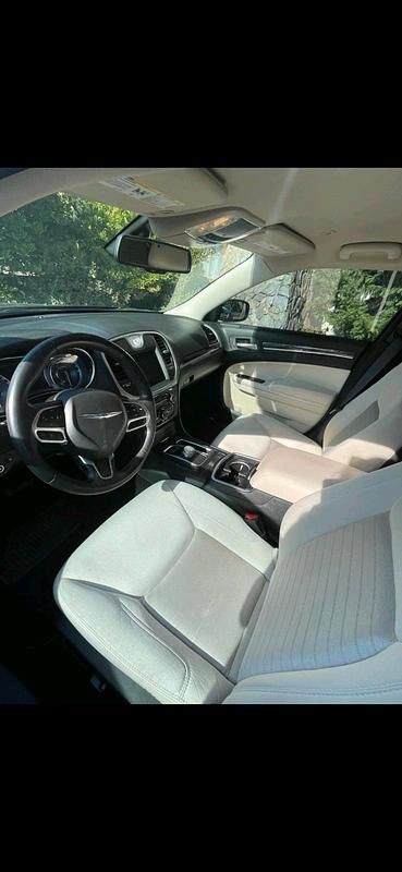 Używany Chrysler 300C 306 KM (225 kW) 2019 Czarny Sedan/Limuzyna