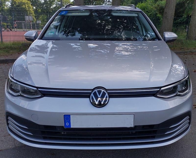 Silber Gebraucht 2021 VW Golf VIII Life Kombi | 17.900 € (Guter Preis) - Bild 1/4