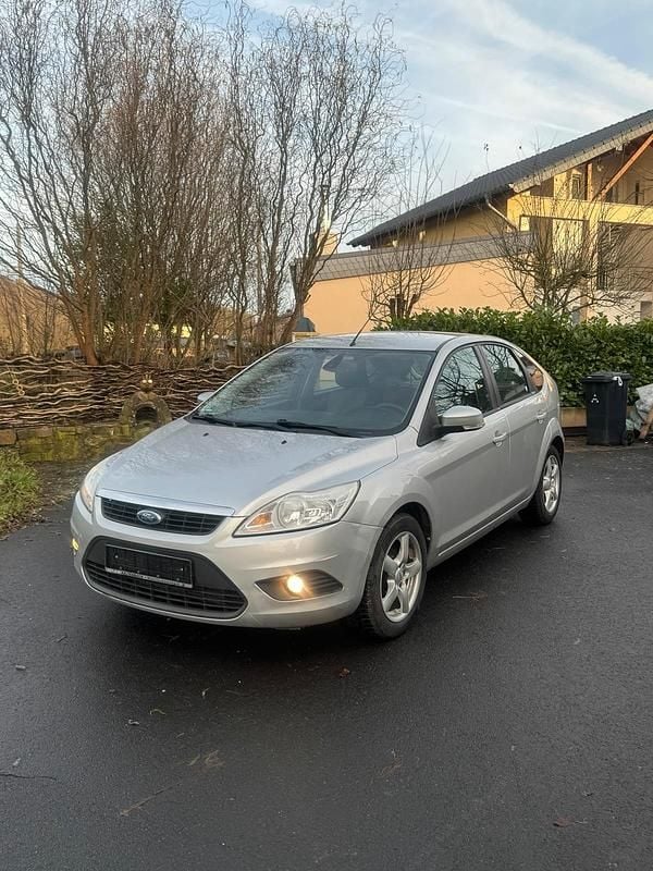 Grau Gebraucht 2010 Ford Focus Limousine | 1.999 € (Superpreis) - Bild 1/4