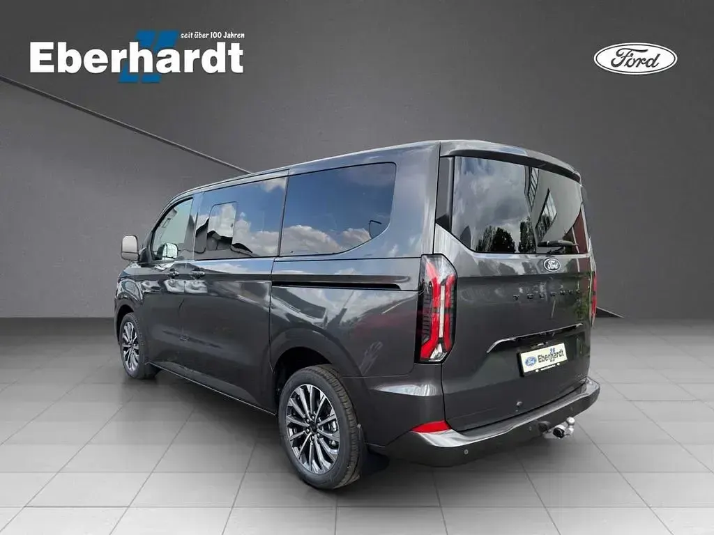 Neu Ford Tourneo Titanium X 170 PS (125 kW) 2026 Magneticgrau (metallic) Van / Kleinbus