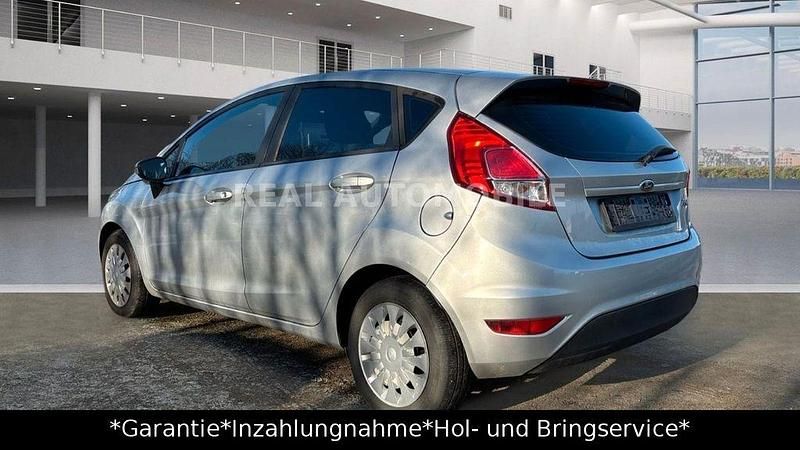 Gebraucht Ford Fiesta 95 PS (69 kW) 2015 Silber Limousine