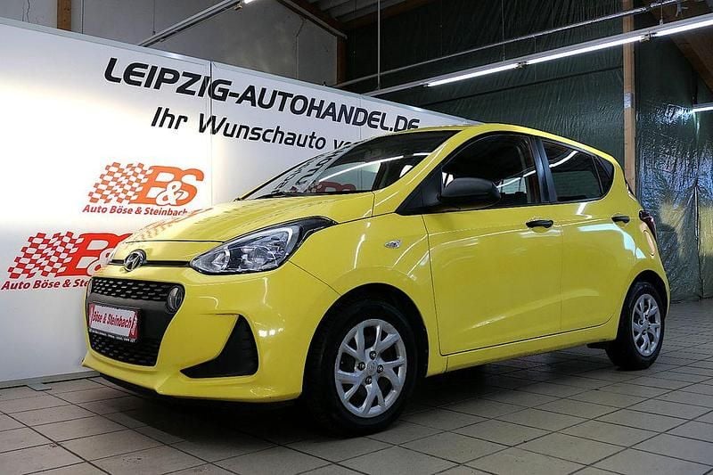 Gebraucht Hyundai i10 Select 67 PS (49 kW) 2019 Rot Kleinwagen