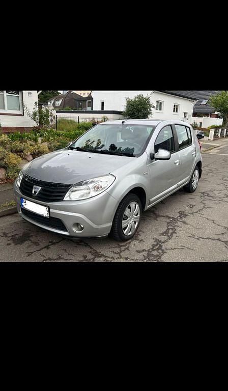 Silber Gebraucht 2011 Dacia Sandero Limousine | 2.000 € (Guter Preis) - Bild 1/3