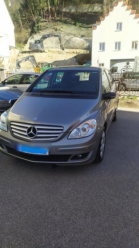 Grau Gebraucht 2007 Mercedes B170 Edition Van / Kleinbus | 6.280 € (Fairer Preis) - Bild 1/4