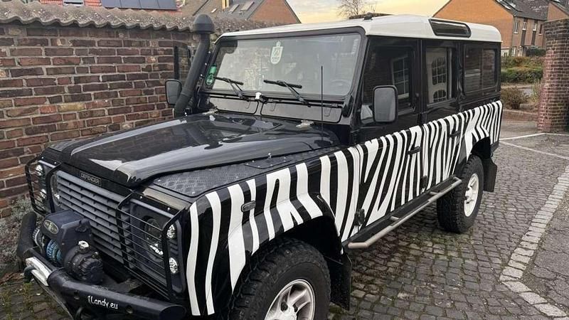 Schwarz Gebraucht 2005 Land Rover Defender S Kombi | 50.000 € - Bild 1/4