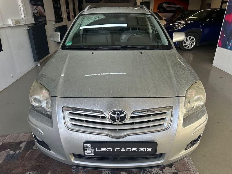 Gebraucht Toyota Avensis Team 129 PS (94 kW) 2008 Silber Kombi