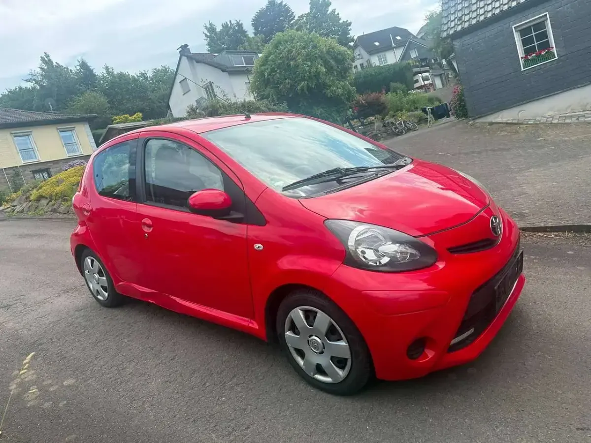 Gebraucht Toyota Aygo Cool 68 PS (50 kW) 2013 Fire red Kleinwagen