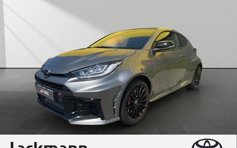 Grau Gebraucht 2025 Toyota Yaris Limousine | 47.480 € (Guter Preis) - Bild 1/4