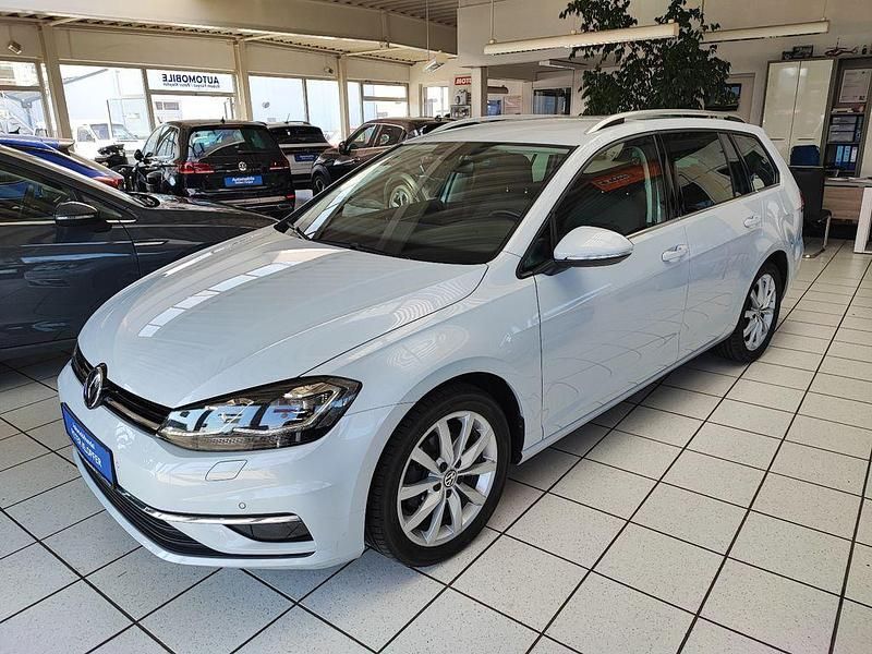Silber Gebraucht 2018 VW Golf VII Kombi | 17.480 € (Guter Preis) - Bild 1/4