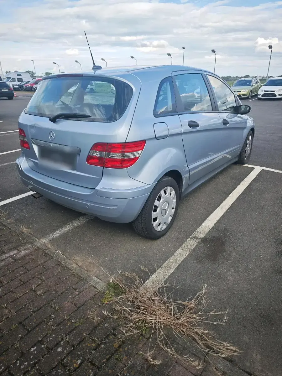 Gebraucht Mercedes B180 107 PS (78 kW) 2006 Silber Van / Kleinbus