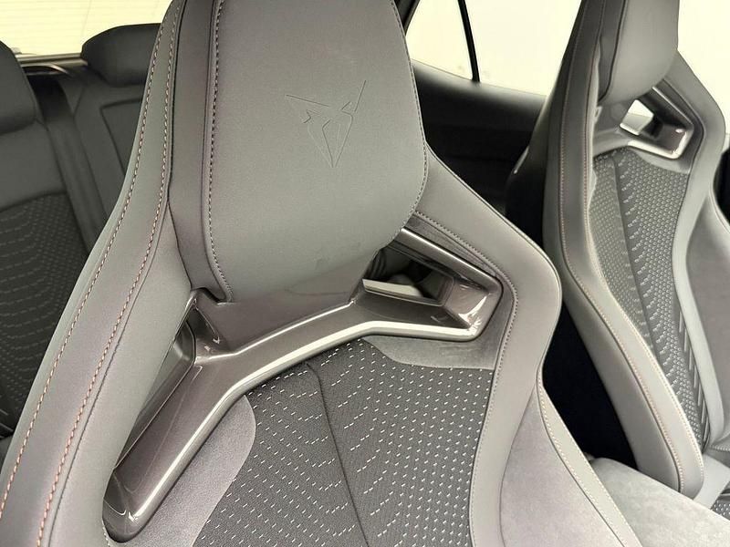 Neu Cupra Born VZ3 239 kW (326 PS) 2026 Silber Kleinwagen