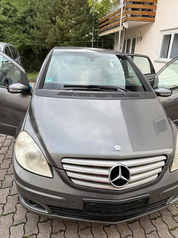 Grau Gebraucht 2008 Mercedes B180 Van / Kleinbus | 3.300 € (Guter Preis) - Bild 1/4