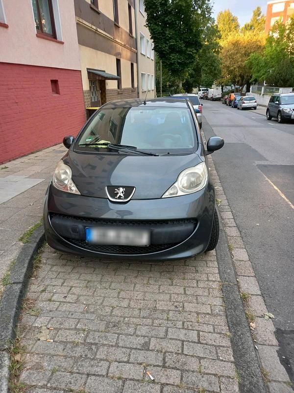 Grau Gebraucht 2006 Peugeot 107 Kleinwagen | 950 € (Guter Preis) - Bild 1/4