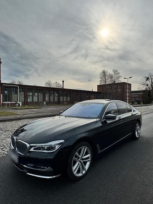 Gebraucht BMW 730 265 PS (194 kW) 2018 Schwarz Limousine