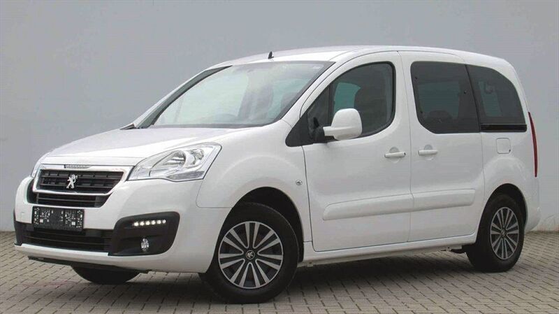 Weiss / schneeweiss / uni Gebraucht 2018 Peugeot Partner Tepee Active Van / Kleinbus | 12.950 € (Teuer) - Bild 1/4