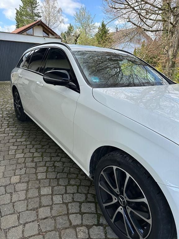Gebraucht Mercedes E220 194 PS (142 kW) 2017 Weiß Limousine