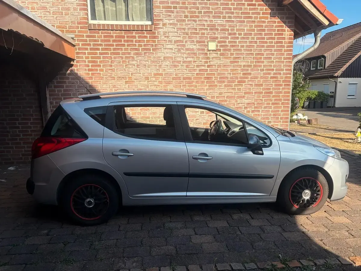 Gebraucht Peugeot 207 95 PS (69 kW) 2011 Grau Kombi