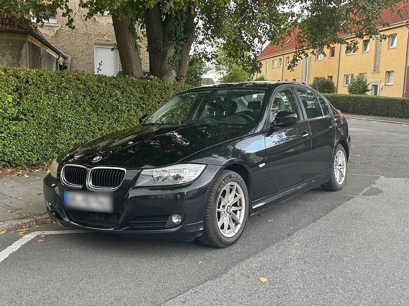 Gebraucht BMW 316 116 PS (85 kW) 2011 Schwarz Limousine
