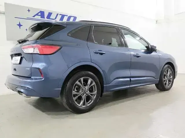 Gebraucht Ford Kuga ST-Line 152 PS (111 kW) 2022 Chromablau metallic SUV