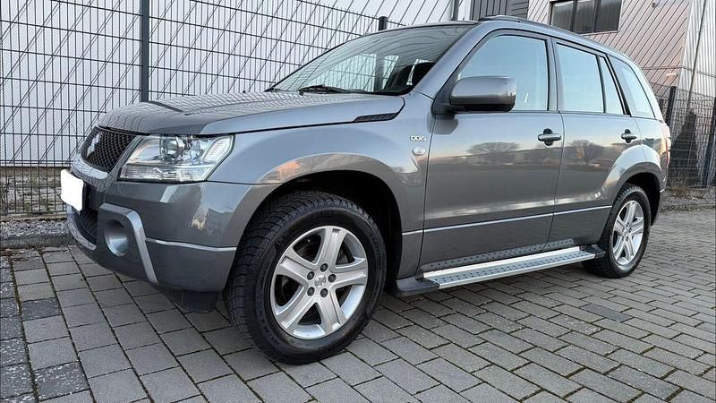 Gebraucht Suzuki Grand Vitara 129 PS (94 kW) 2009 Grau SUV