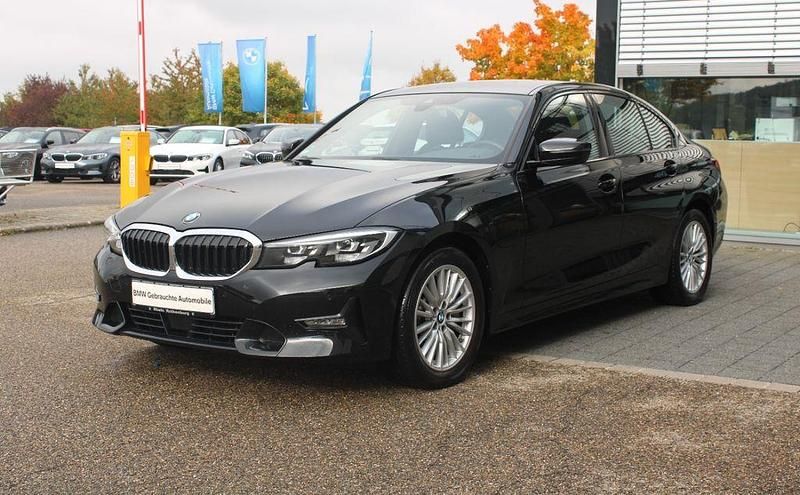 Schwarz Gebraucht 2020 BMW 330e Sport Line Limousine | 28.740 € (Fairer Preis) - Bild 1/4