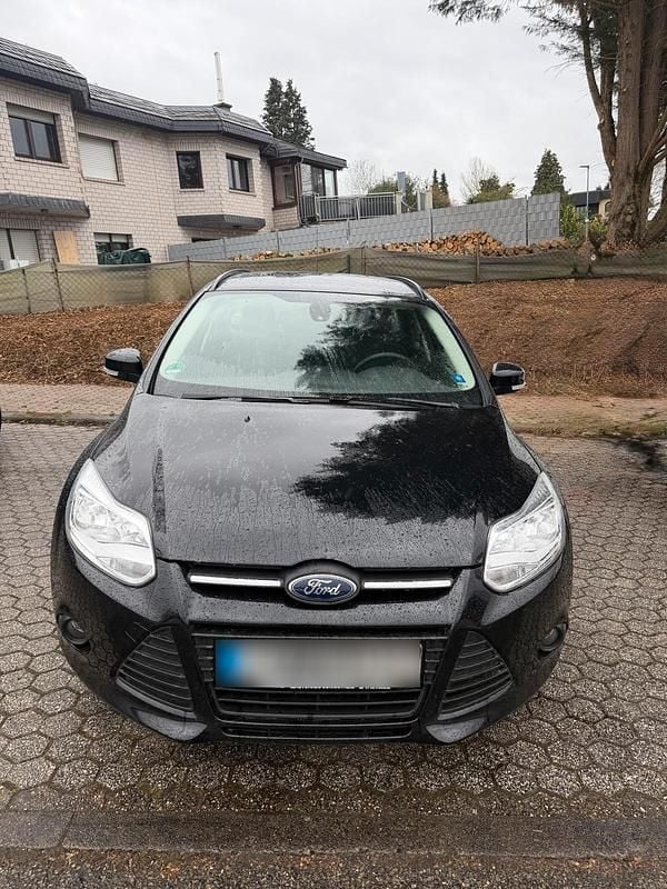 Gebraucht Ford Focus Trend 125 PS (91 kW) 2014 Schwarz Kombi