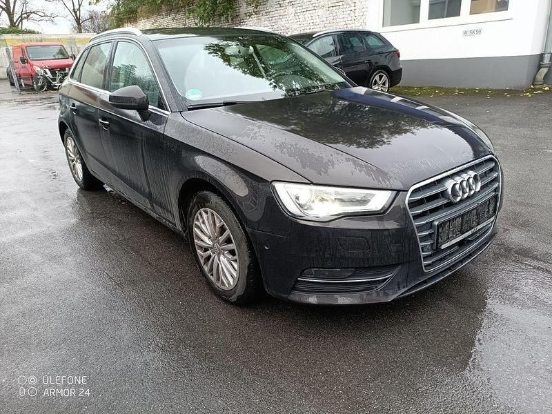 Gebraucht Audi A3 Ambiente 150 PS (110 kW) 2014 Braun Limousine