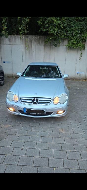 Silber Gebraucht 2005 Mercedes CLK200 Elegance Coupé | 7.000 € (Etwas zu teuer) - Bild 1/4