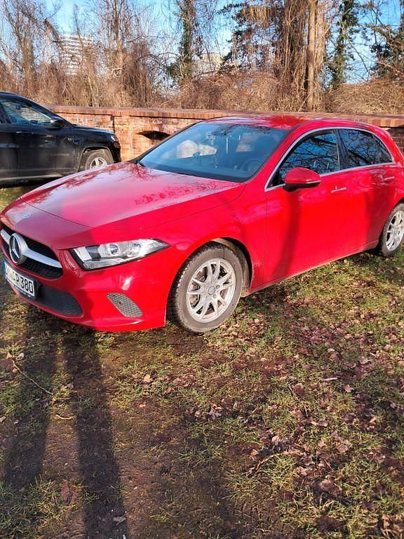 Rot Gebraucht 2018 Mercedes A180 Limousine | 16.000 € (Fairer Preis) - Bild 1/4