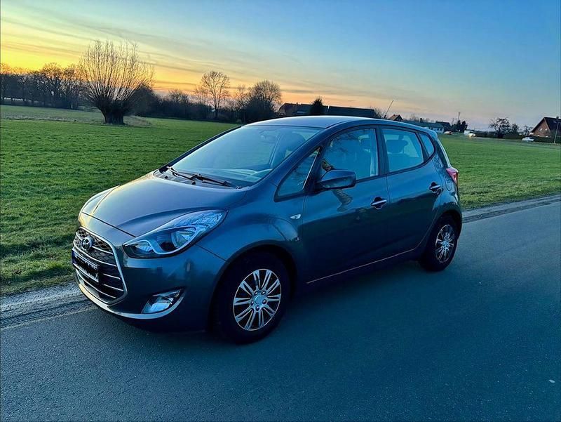 Gebraucht Hyundai ix20 Classic 90 PS (66 kW) 2016 Grau Kleinwagen