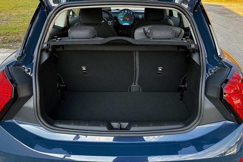 Gebraucht Mini Cooper Essential 114 kW (156 PS) 2025 Blau Kleinwagen