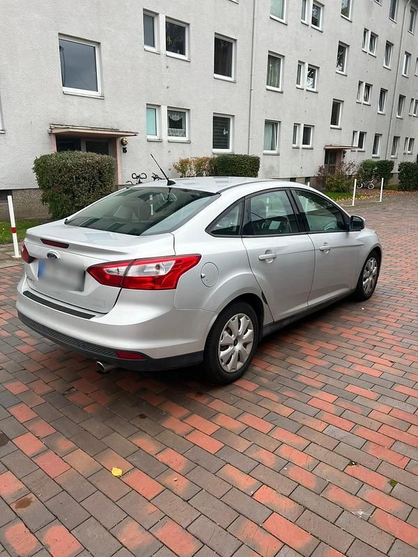 Gebraucht Ford Focus 105 PS (77 kW) 2013 Silber Limousine