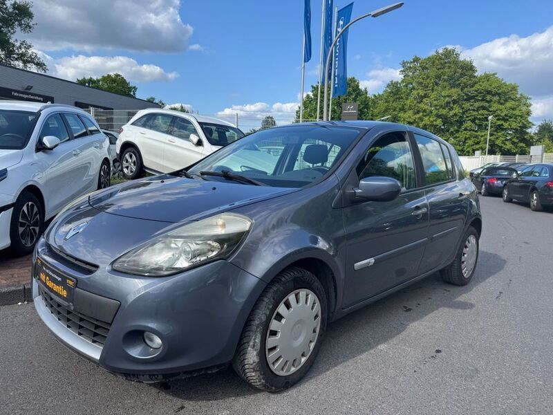 Grün Gebraucht 2010 Renault Clio II Expression Limousine | 4.490 € (Etwas zu teuer) - Bild 1/4