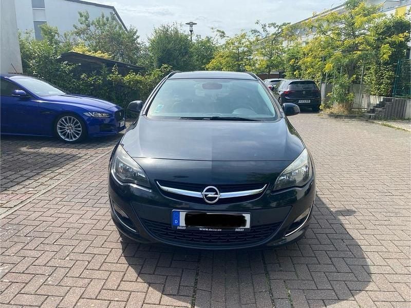 Schwarz Gebraucht 2012 Opel Astra Kombi | 4.000 € (Guter Preis) - Bild 1/4