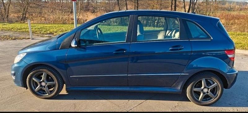 Blau Gebraucht 2010 Mercedes B200 Van / Kleinbus | 5.200 € (Fairer Preis) - Bild 1/4