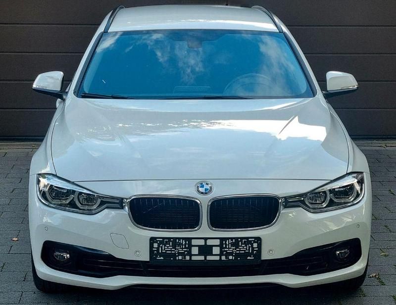 Weiß Gebraucht 2019 BMW 318 Kombi | 16.190 € (Superpreis) - Bild 1/4