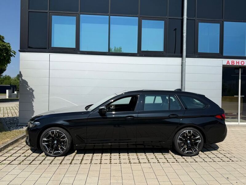 Schwarz Gebraucht 2021 BMW 530 Luxury Line Kombi | 34.999 € (Guter Preis) - Bild 1/4