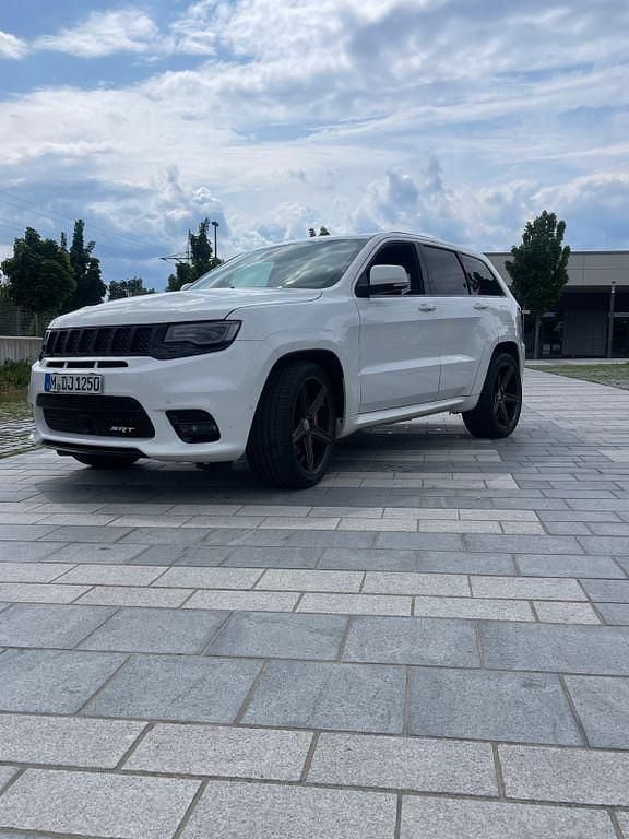 Weiß Gebraucht 2016 Jeep Cherokee SRT SUV | 39.999 € - Bild 1/4
