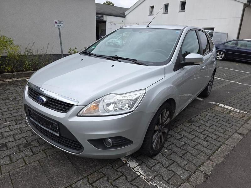 Silber Gebraucht 2010 Ford Focus Limousine | 2.491 € (Guter Preis) - Bild 1/4