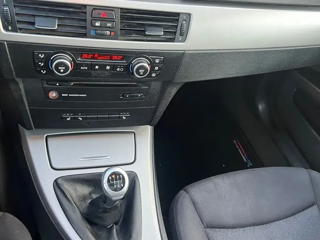 Gebraucht BMW 318 129 PS (94 kW) 2006 Grau Limousine