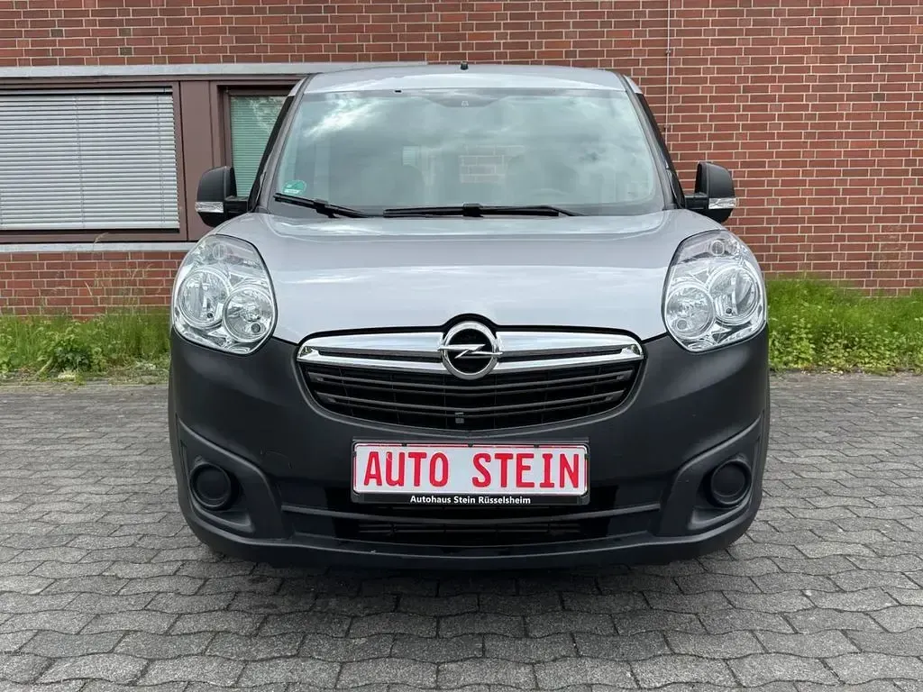Używany Opel Combo 95 KM (69 kW) 2018 Srebrny Minivan