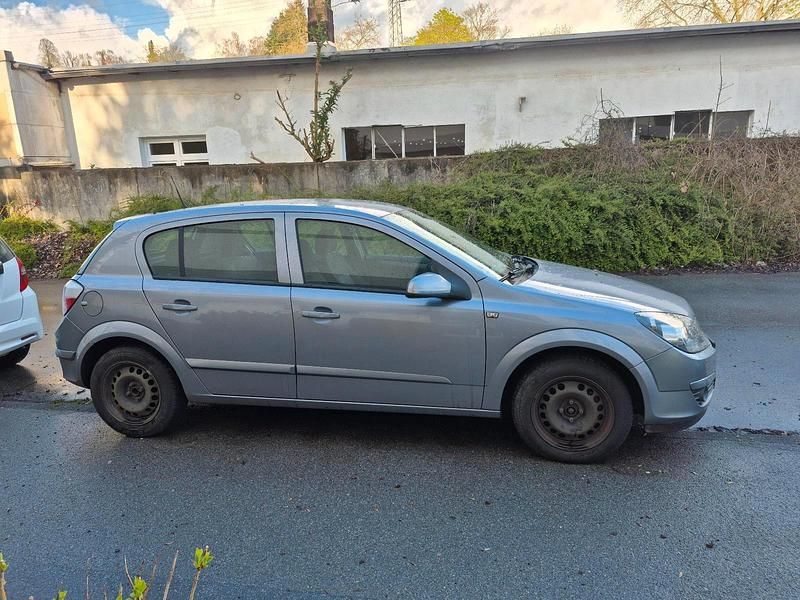 Używany Opel Astra 90 KM (66 kW) 2005 Sedan/Limuzyna