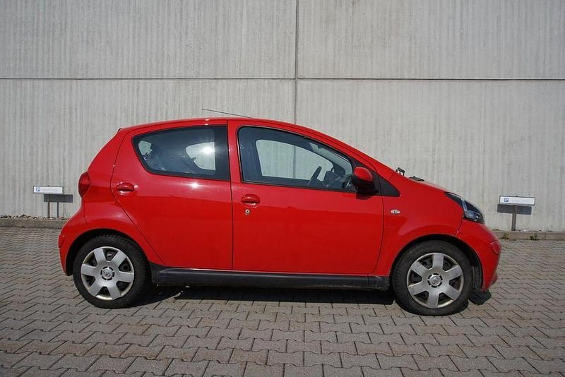 Gebraucht Toyota Aygo 68 PS (50 kW) 2007 Super red 5 Kleinwagen