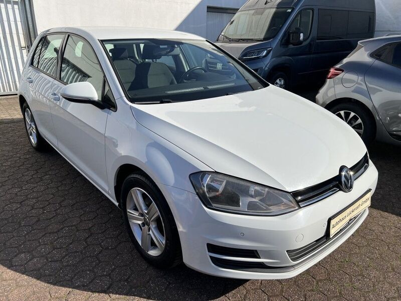 Pure white Gebraucht 2014 VW Golf VII Comfortline Limousine | 8.990 € (Fairer Preis) - Bild 1/4