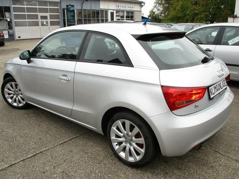 Gebraucht Audi A1 Attraction 105 PS (77 kW) 2010 Eissilber perleffekt (metallic) Limousine
