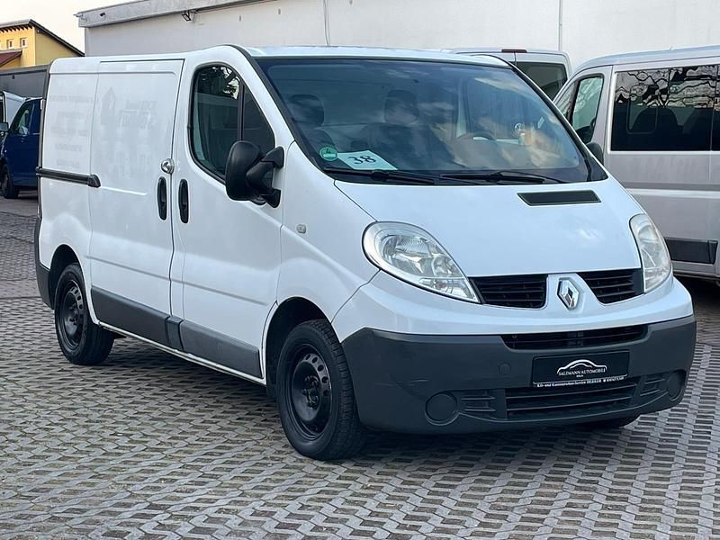 Second-hand Renault Trafic 90 CP (66 kW) 2008 Alb Monovolum
