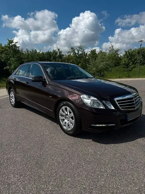 Gebraucht Mercedes E250 204 PS (150 kW) 2011 Braun Limousine