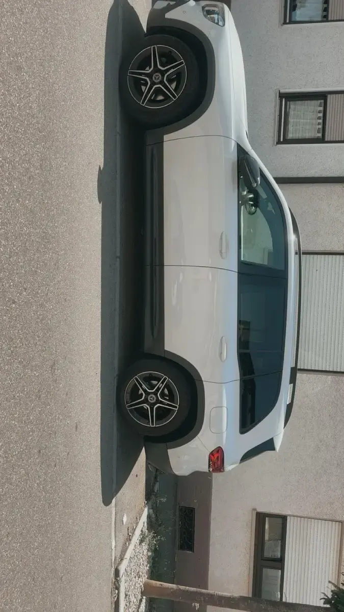 Gebraucht Mercedes GLB200 163 PS (119 kW) 2022 Weiß SUV