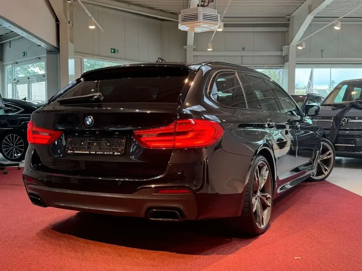 Gebraucht BMW 550 400 PS (294 kW) 2017 Black sapphire metallic Kombi