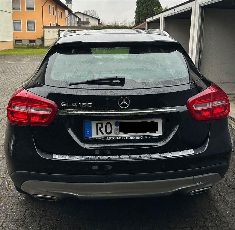 Gebraucht Mercedes GLA180 122 PS (89 kW) 2016 Schwarz SUV